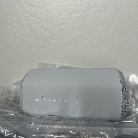 SONY SRSXE300 Bluetooth speaker - Picture 8 of 11